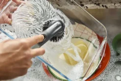 Afwasborstel Joseph Joseph SinkTech Soap Dispensing Dish Brush Met Houder