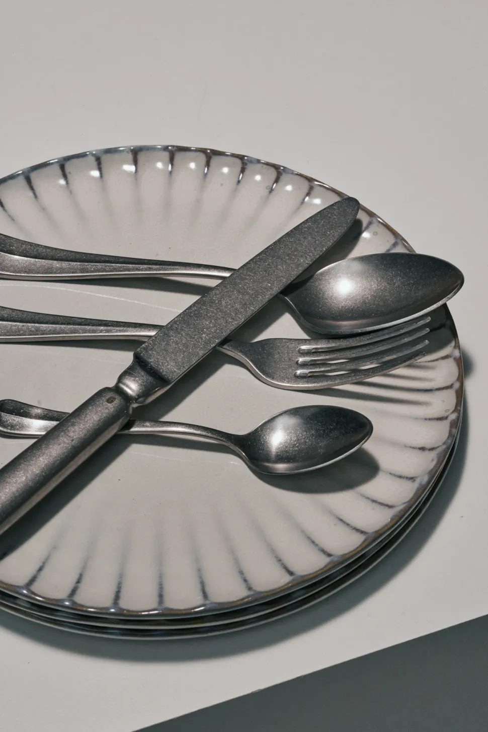 Bestekset Serax Surface Cutlery By Sergio Herman Steel Grey (24-delig)