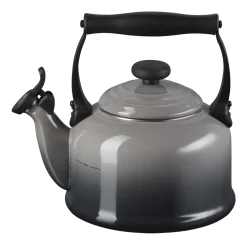 Le Creuset Fluitketel Tradition Flint 2,1 Liter