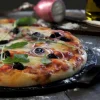 Pizzasteen Emile Henry Glad Fusain 36,5 cm