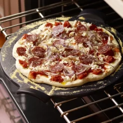 Pizzasteen Emile Henry Glad Fusain 36,5 cm