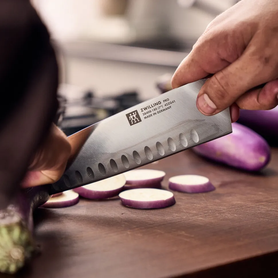 Santokumes Zwilling Pro Met Kuiltjes 18 cm