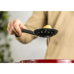 Staub Schuimspaan 31 cm Best