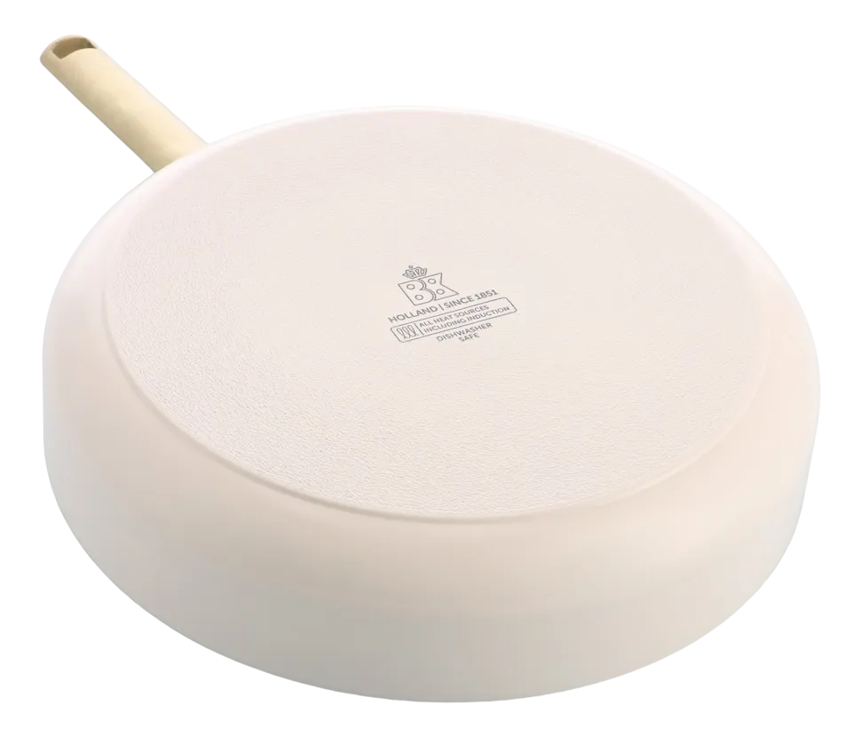 Stoofpan BK Sublime Cream White Met Keramische Antikleeflaag met Deksel 28 cm