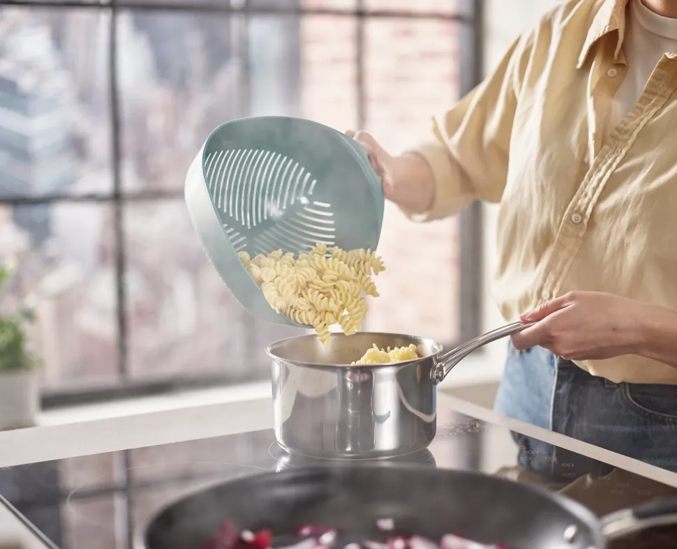 Vergiet Joseph Joseph Duo Triangular Colander Blauw