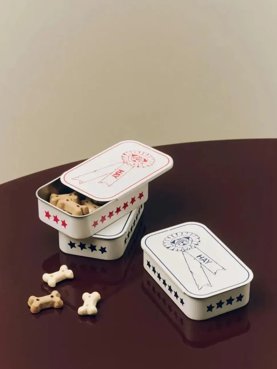 Voorraadbus HAY Dogs Treat Tin Small Red And White