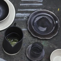 Waterkan The Table Atelier Laag Black Pepper