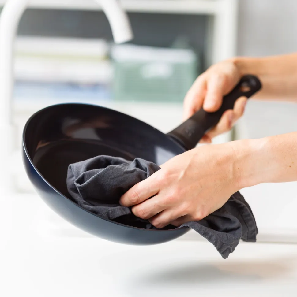 Wokpan BK Enjoy Met Keramische Antikleeflaag Met Deksel 28 cm